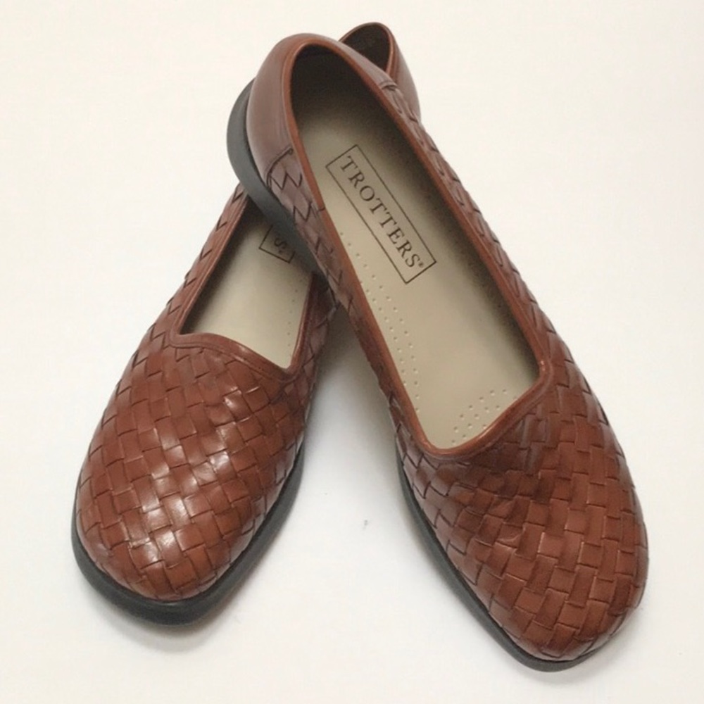 Trotter’s Slip On Leather Woven Loafers